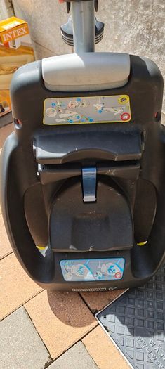 Maxi-Cosi FamilyFix ISOFIX Car Seat Base in Excellent Condition