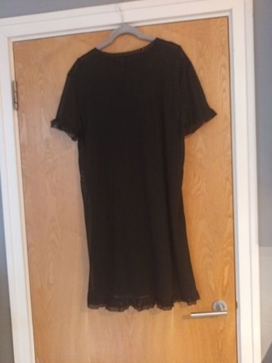 Primark  Black Dress.   S. 14    B.N.W.T. .