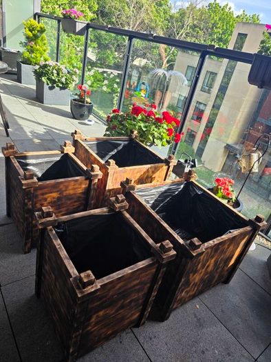 4 oak wooden planters