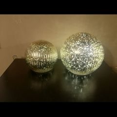 Gold light up ball decor like new