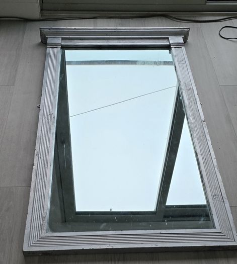Mirror: mid-large, silver