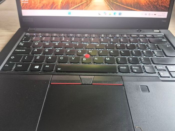 Lenovo Thinkpad T490, i5 8th gen,8gb ram, 256 ssd, windows 11, 14"QHD Screen,