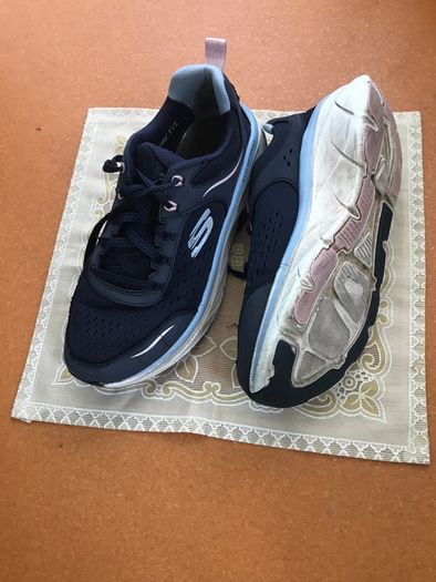 Skechers runners, dark blue