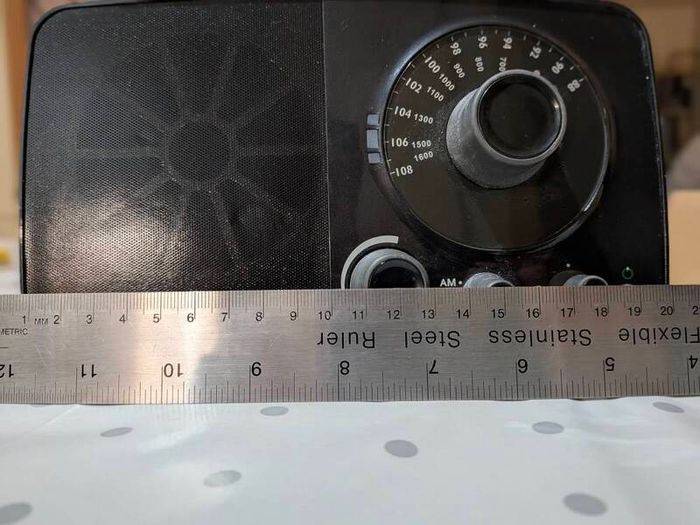 Cambridge SoundWorks / Creative Model 705 AM/FM Tabletop Radio