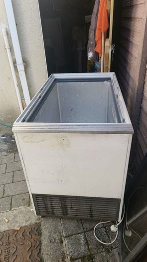 Deep freezer
