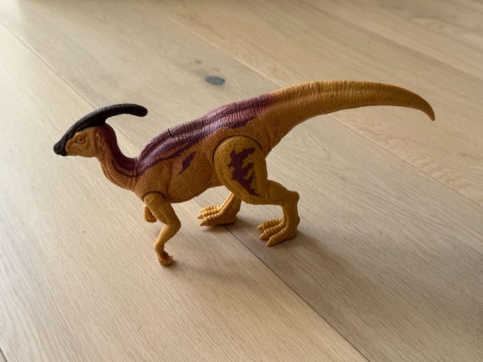 Mattel Jurassic World: The Chaos Theory Netflix - Wild Roar Parasaurolophus Dinosaur Figure with Luminous Bioluminescence Backlight and Roar Sound