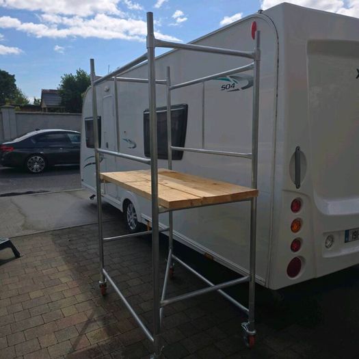 Scaffold tower. 4ft x 2ft6 platform with 4ft platf