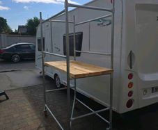 Scaffold tower. 4ft x 2ft6 platform with 4ft platf