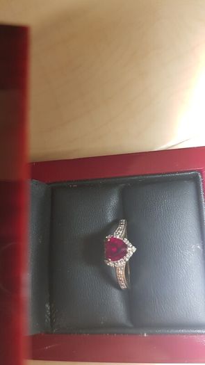 9 ct  gold ring Rubies and diamonds