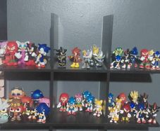 sonic the hedgehog figure's
