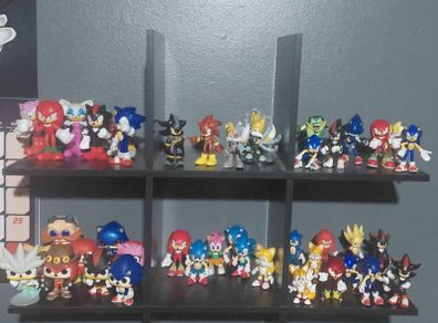 sonic the hedgehog figure's