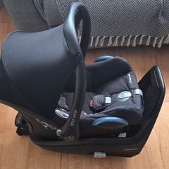 iso fix and car seat from 0 to 1 year old.
