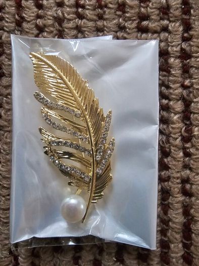 Brand New real pearl brooch