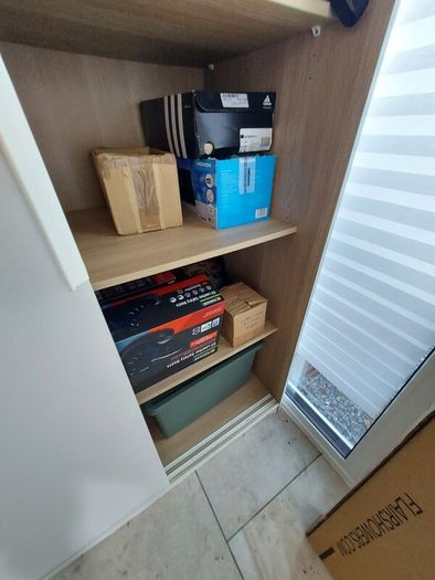 Sliding door wardrobe with mirror - FREE