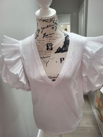 voluminous sleeve tshirt
