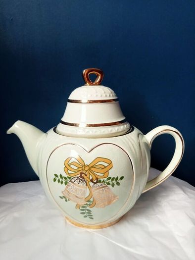 Vintage SylvaC Ware Festive Teapot