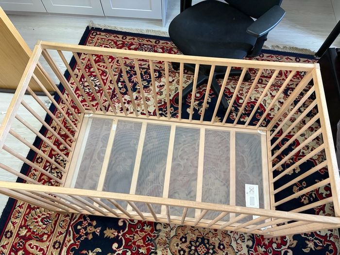 Wooden baby crib with good condition Clevamama cool gel mattress (barely used) + new mattress protector