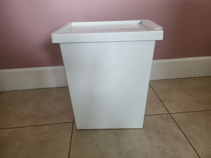 Storage container/bin