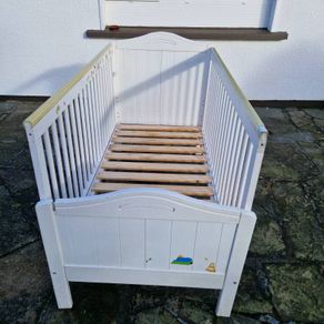 Cot bed