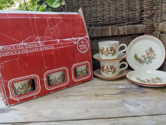 vintage tea set, boxed vintage tea set, vintage tea cups