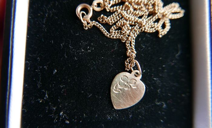 Vintage 9ct Gold 375 Gold Engraved Heart Pendant and chain 2,7g L-12"
