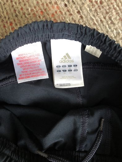 Adidas shorts size 5-6 years old (110cm)
