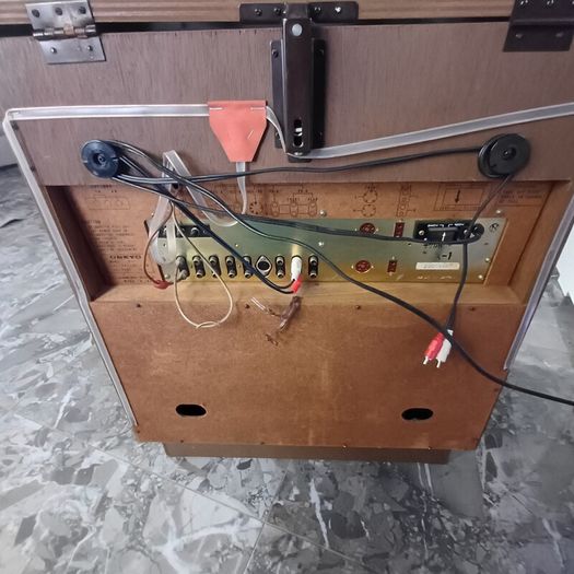 Mega Rare Time Capsule from 1971 Onkyo X1 quadraphonic console system hifi Gold from Japan in Stunning condition this is a statement piece and highly sought-after with the original speakers and hifi cabinet