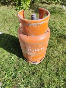 34 Kg empty gas bottle.