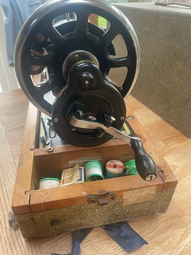 Beautiful Vintage 1950s "Emerald" Hand-Crank Sewing Machine with Case