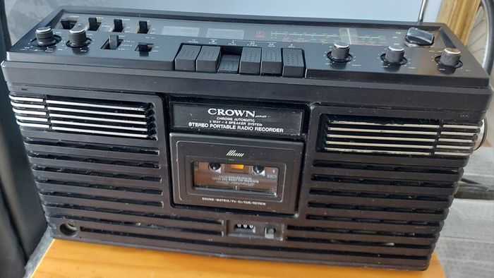Vintage Crown CSC-630 FW Boombox / 4 Band Radio & Tape Deck.
