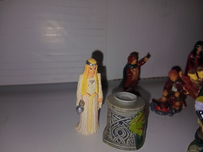 Lord of the Rings Minifigures - Lego scale