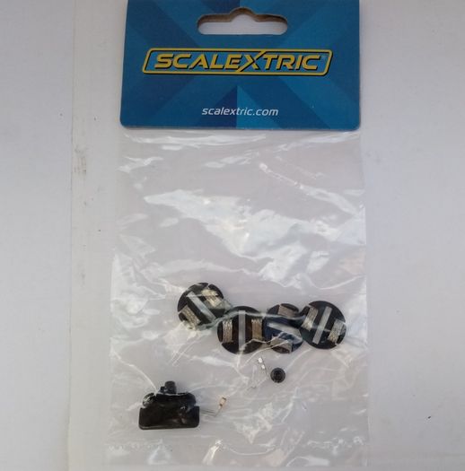 Scalextric C8329: New Round Guide Blade Pack