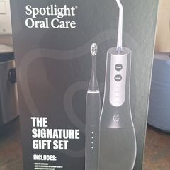 Spotlight Oral Care Signature Gift Set