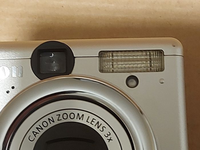 Canon PowerShot A80 Digital Camera, with carry case, working fine and in excellent condition