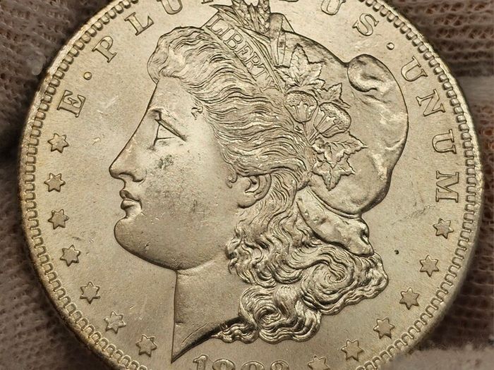 USA United States Silver 1882 S Morgan Dollar Beautiful Uncirculated Lustrous Superb!