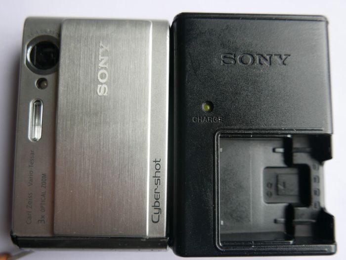 Sony Cyber-shot DSC-T70 8.1MP Digital Camera - Silver + charger works well
