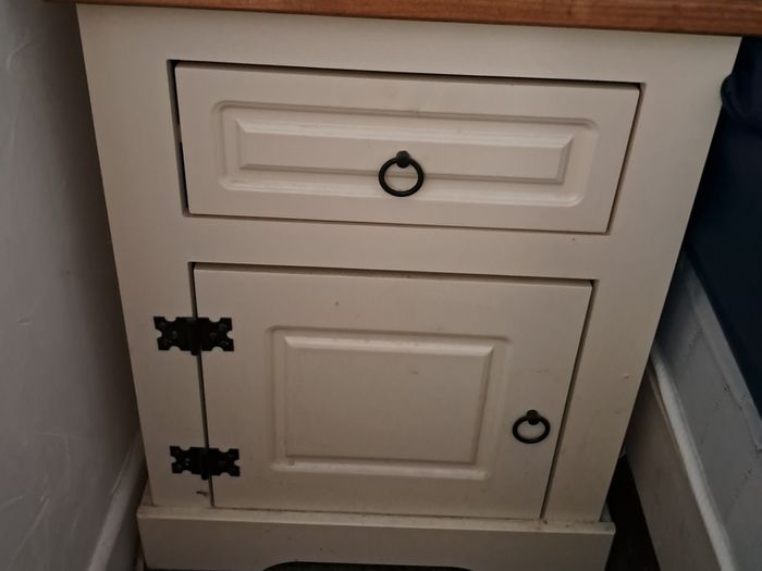 Matching Bedroom chest of drawers & locker set