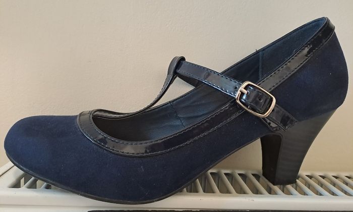 Black and navy suede heels size 8
