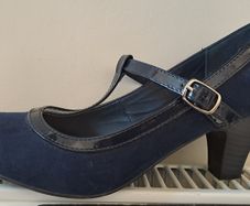 Black and navy suede heels size 8