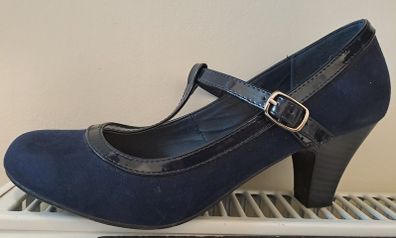 Black and navy suede heels size 8