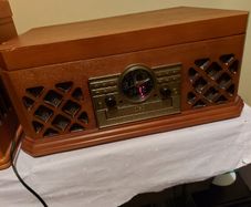 Zennox, CD, Radio, Tape and Phono Record Player, and AUX, Model D3939, all operations working fine and in very good vintage type model condition