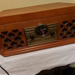 Zennox, CD, Radio, Tape and Phono Record Player, and AUX, Model D3939, all operations working fine and in very good vintage type model condition