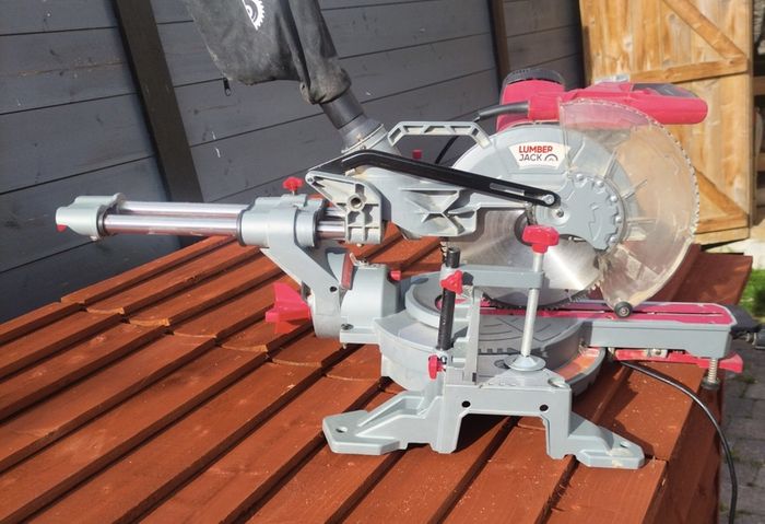 Top Of The Range..LUMBER JACK Sliding double bevel mitre saw