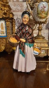 Royal Doulton figurine "The Orange lady "