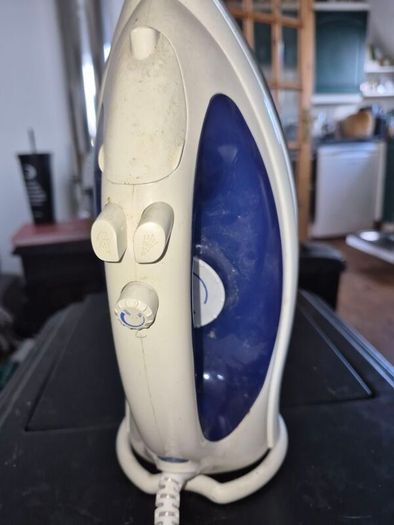 Beaumark Steam Iron