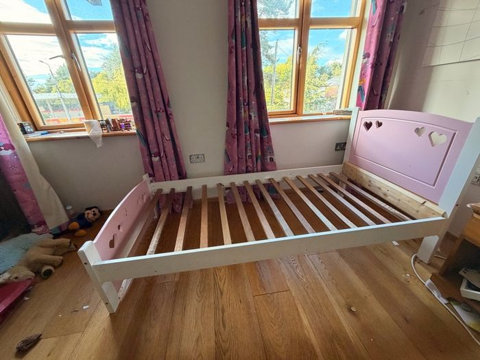 Girls, 3, foot bed
