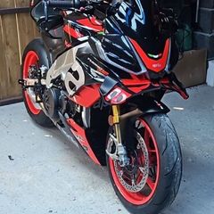Aprilia tuono v4 1100 factory 2022