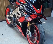 Aprilia tuono v4 1100 factory 2022