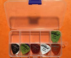 Alice Guitar Pick Set - 20 picks, 6 sizes - Brand New