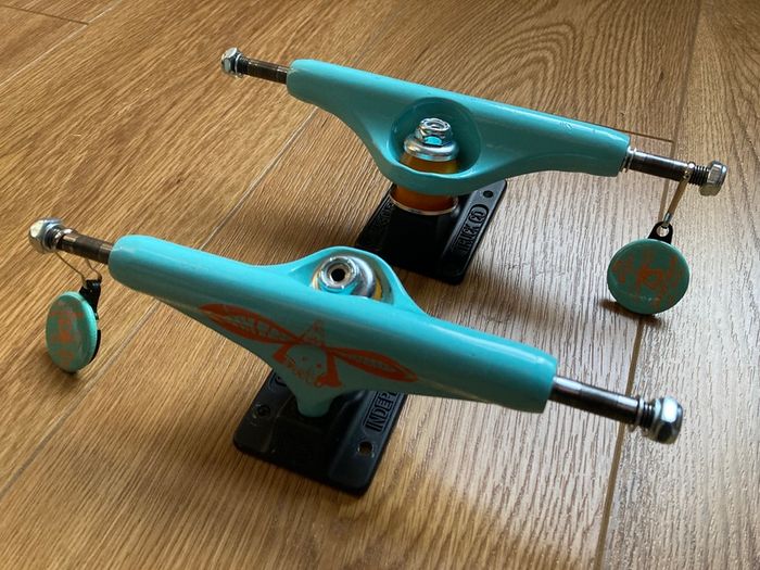 Independent Forged Hollow Light 149 8.5 inch Skateboard Trucks